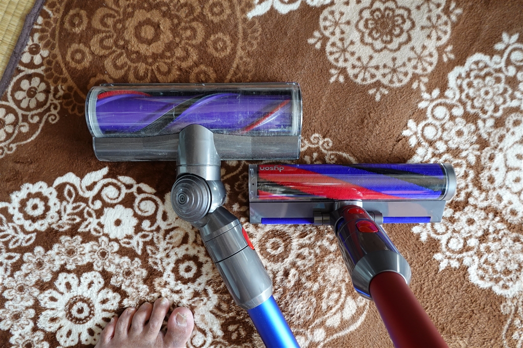 価格.com - 『ローラーヘッド比較』ダイソン Dyson V8 Slim Fluffy+ SV10KSLMCOM ガングリフォンさんの