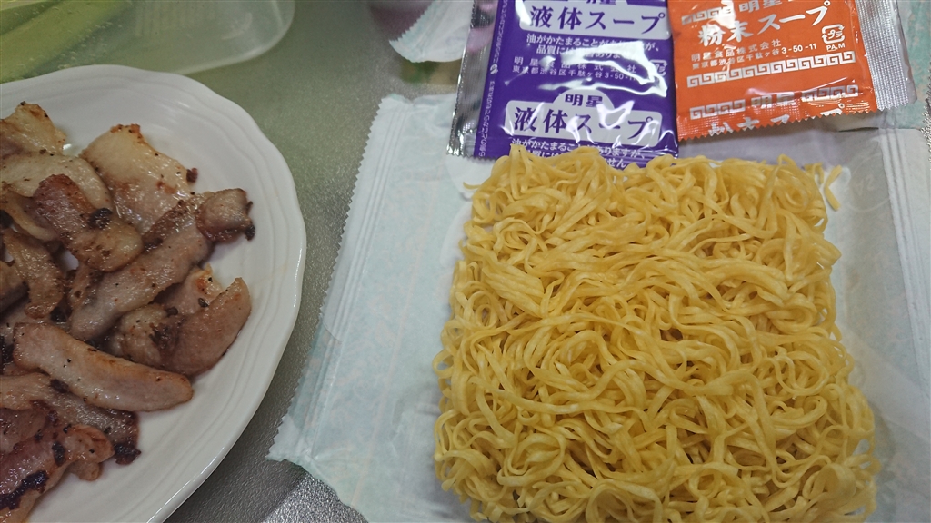 価格 Com 内容物は麺 粉末スープ 液体スープです 明星食品 中華三昧 北京風塩拉麺 103g 12食 Tio Platoさんのレビュー 評価投稿画像 写真 色々なエキスのコクと旨味がある塩拉麺