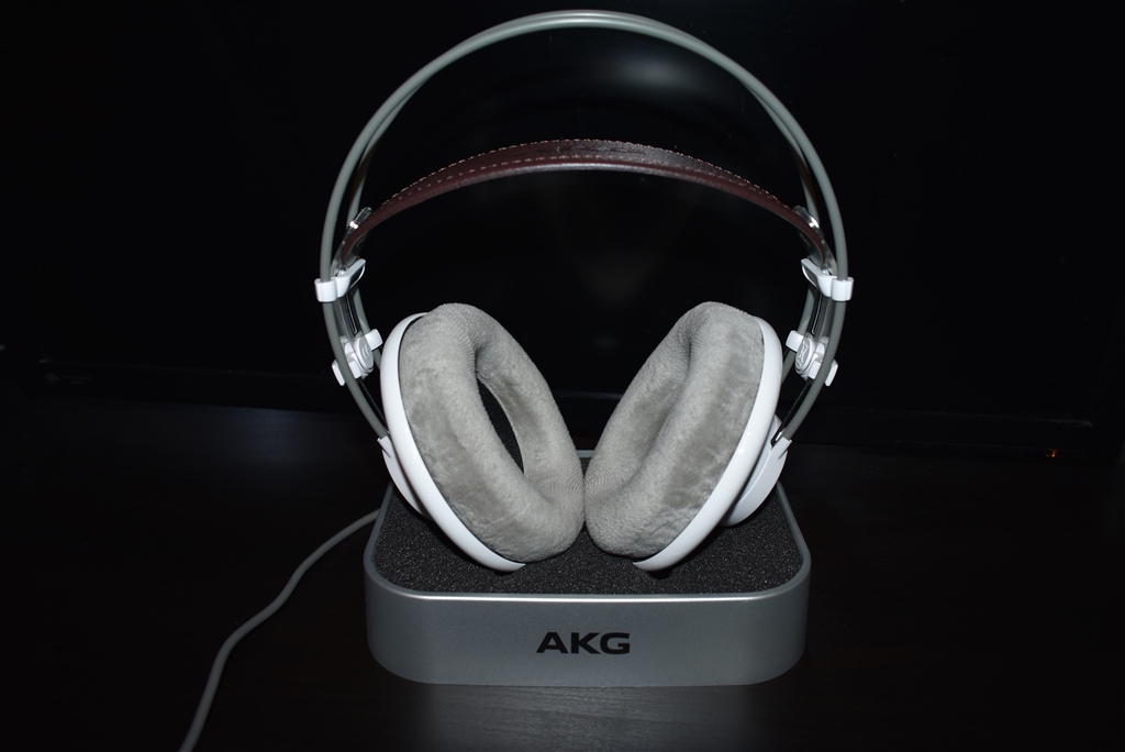 価格.com - 『専用のヘッドホンスタンドが付属している』AKG K701-Y3