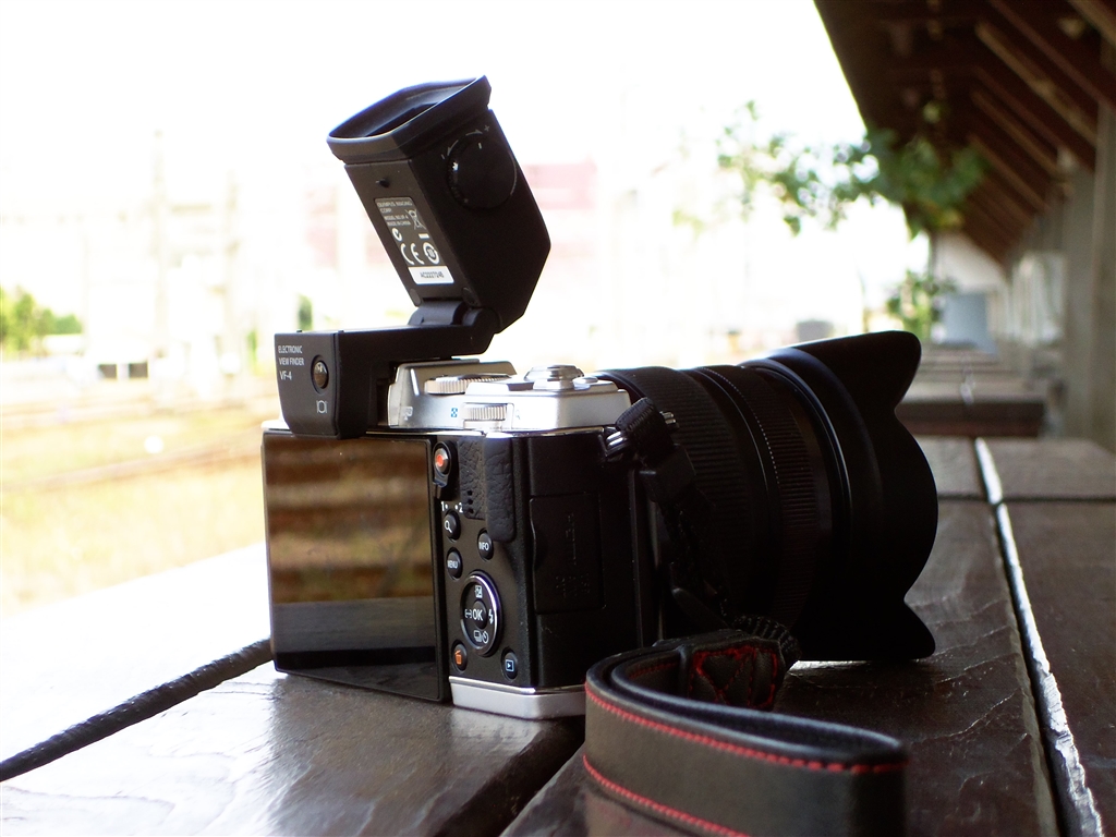 価格.com - 『チルトするので低い姿勢の時は便利です』オリンパス 電子