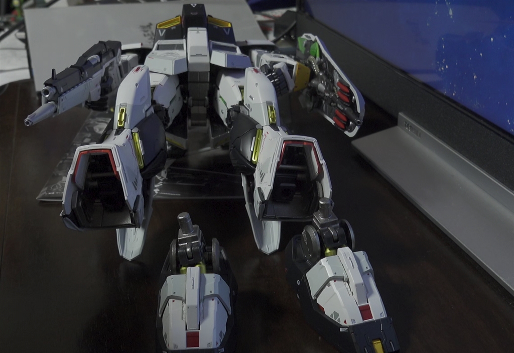 価格.com - 『物議を醸した足パーツ。実は左右共通。グリグリすると