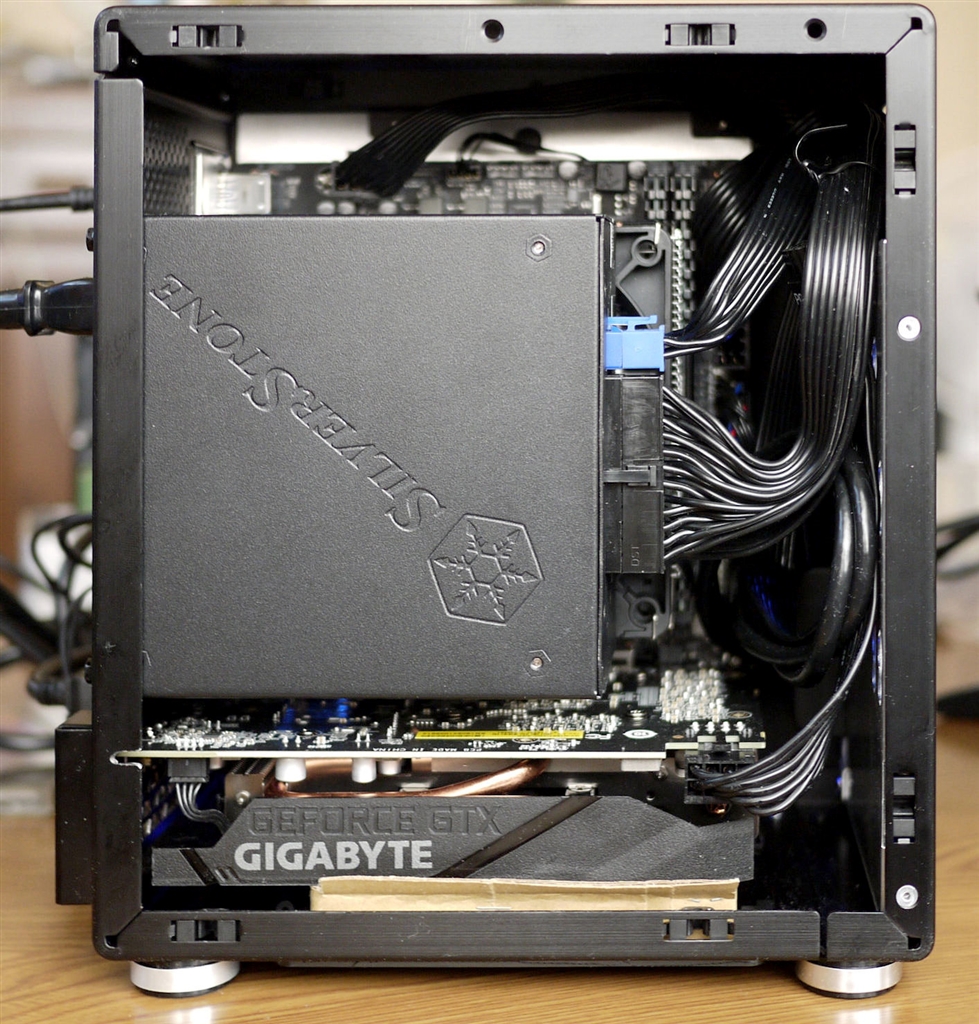 価格.com - 『完成したところ。』LIAN LI PC-Q21B [Black] これ
