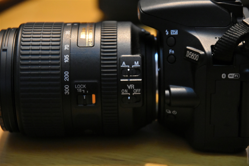 価格.com - 『D5600とは置いた時に平行です』ニコン AF-S DX NIKKOR 18
