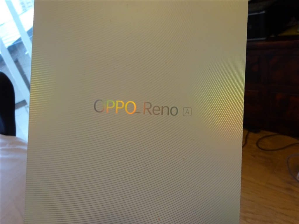 価格 Com 箱のふた 光を当てると虹のように反射する Oppo Reno A 64gb Simフリー ブルー 彼方の雫 さんのレビュー 評価投稿画像 写真 初めてのoppoです