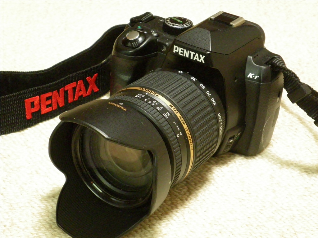 価格.com - 『本機です』ペンタックス PENTAX K-r ボディ [ブラック 