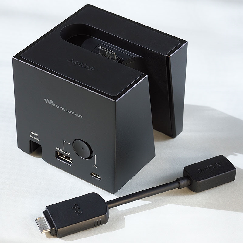 価格.com - 『BCR-NWH10 (本製品) と WMC-NWH10 (手前のケーブル