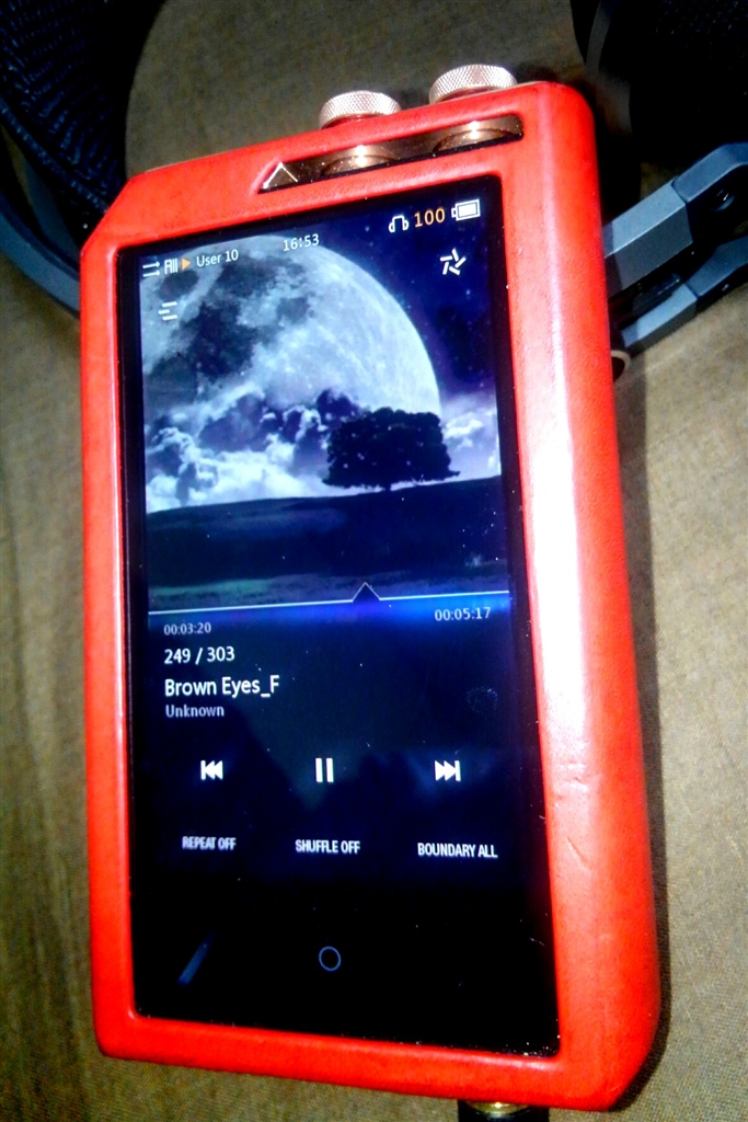 価格.com - 『付属の革ケースです』COWON PLENUE L PL-256G-GD [256GB