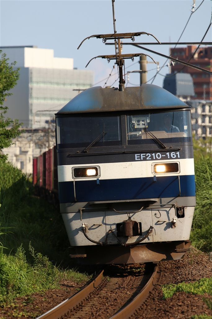 価格.com - 『迫ってくる列車も、AIサーボで逃しません。』TAMRON SP
