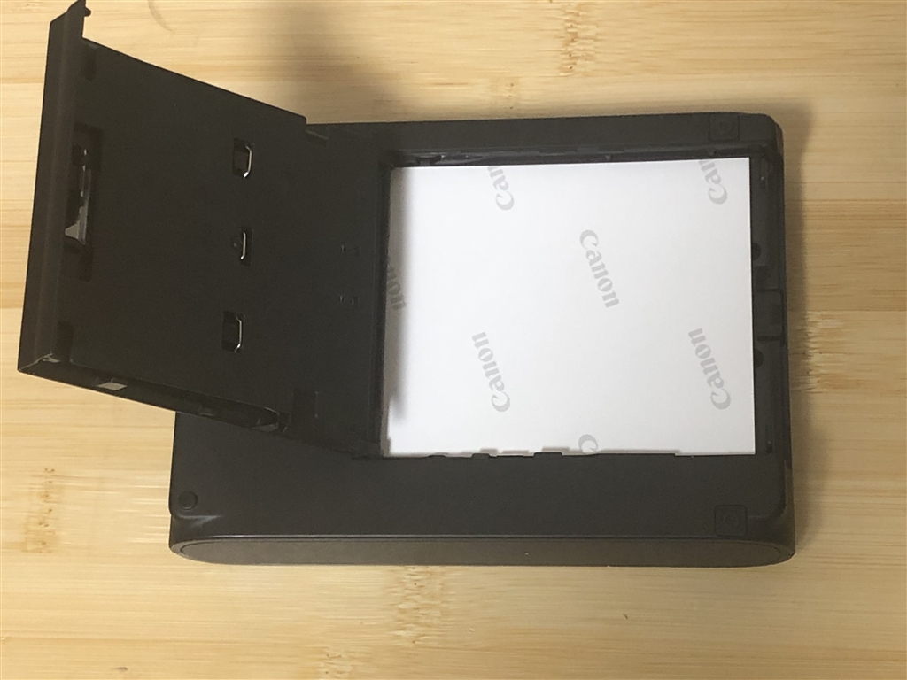 価格.com - 『ペーパーは裏から入れる。』CANON SELPHY SQUARE QX10(BK