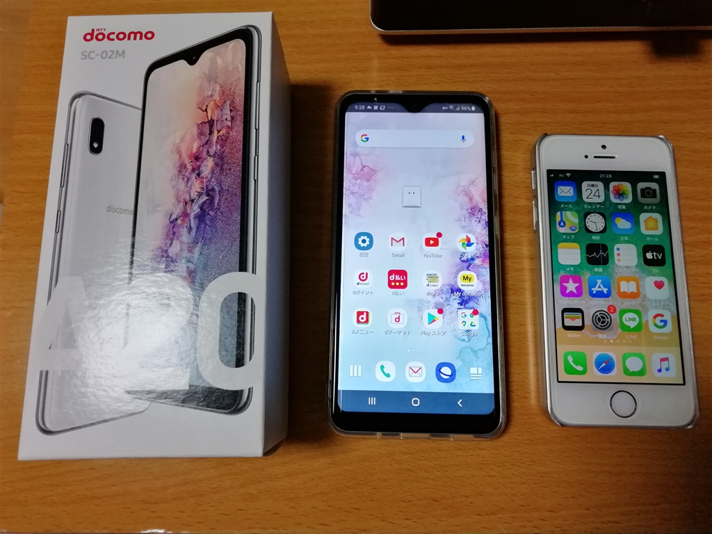 価格 Com Iphone Se128gb 4インチ とgalaxy 0 5 8インチ との大きさ比較 サムスン Galaxy 0 Sc 02m Docomo ホワイト 組紐屋の竜 さんのレビュー 評価投稿画像 写真 もう一つスマホを持つ事になったので 5035