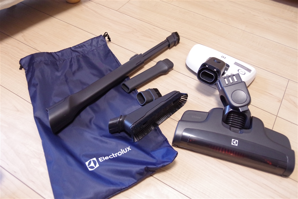 価格.com - 『付属の交換ノズル一式。収納用の袋も同梱されている