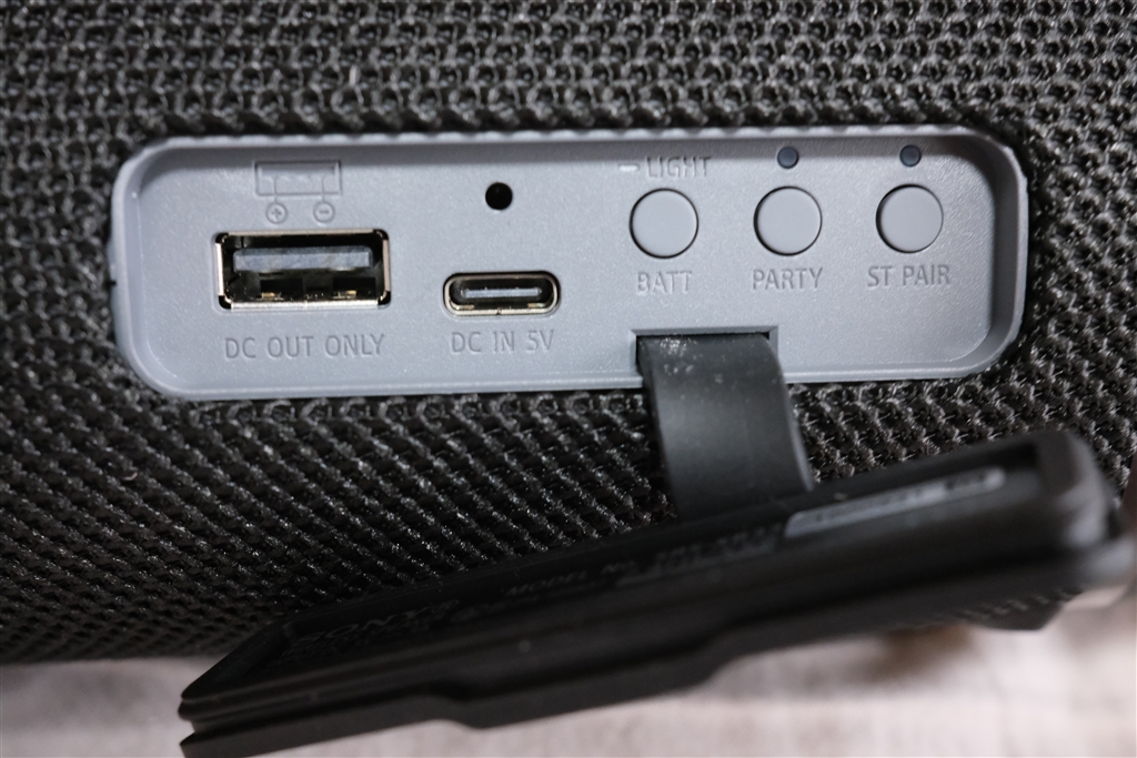 価格.com - 『充電はTYPE C、スマホ充電用USB端子もあります。』SONY