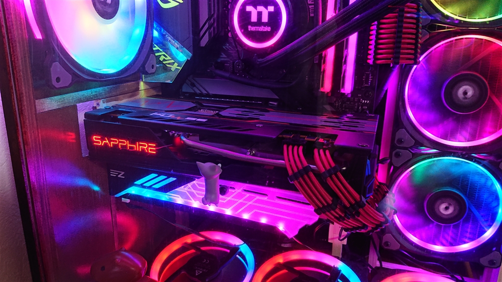 価格.com - 『ロゴが光ります』SAPPHIRE PULSE RADEON RX 5700 8G