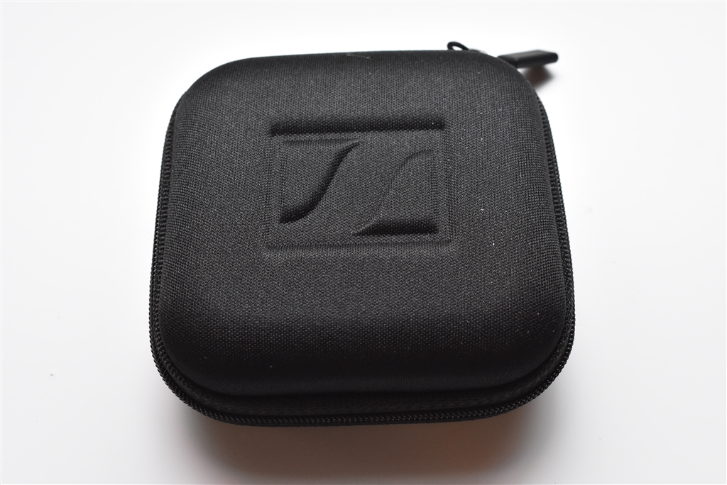 価格.com - 『持ち運びに便利な専用ケースが付属している