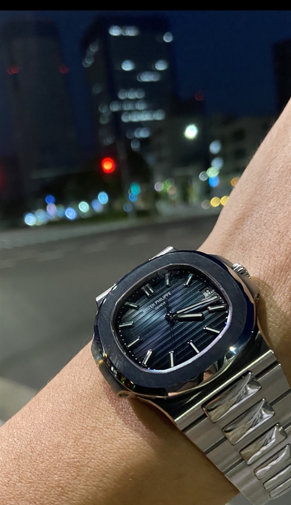 価格.com - 『夜でもブルーのグラデーションが綺麗に映ります