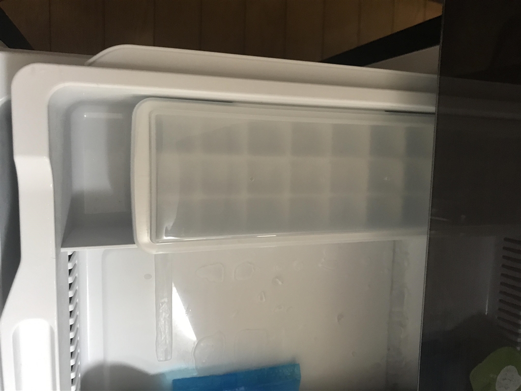価格 Com 氷保存部分 製氷皿セット状態 氷保存スペースを圧迫する ハイセンス Hr G2801br Lockhart Kakakuさんのレビュー 評価投稿画像 写真 コストパフォーマンスは抜群に良い冷蔵庫