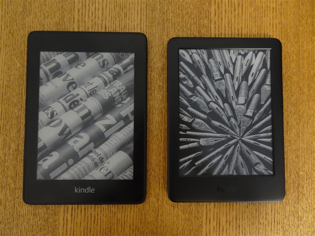 価格.com - 『通常Kindle（右）とのサイズ比較』Amazon Kindle