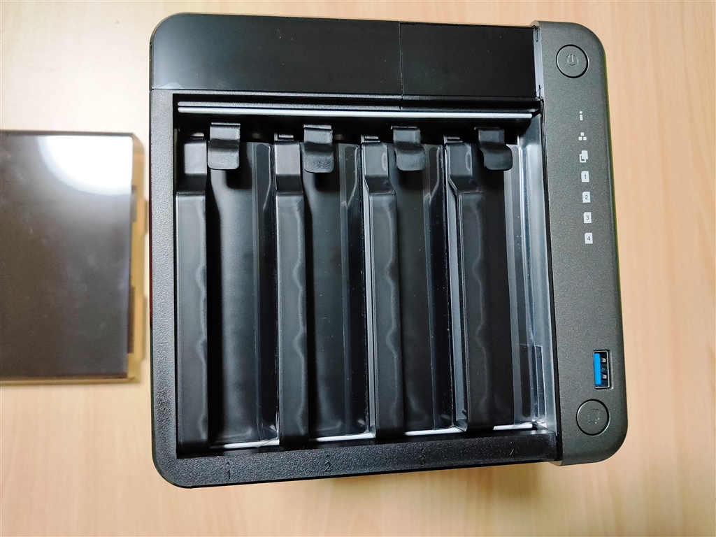 価格.com - 『HDDケースはプラスチック』QNAP TS-453D-4G TAKA社長さん