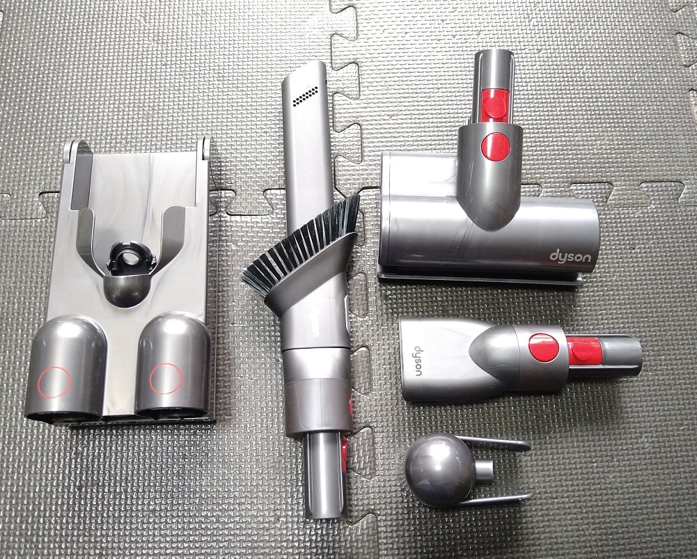 価格.com - 『付属していたパーツ。隙間とブラシのノズルがスライドに