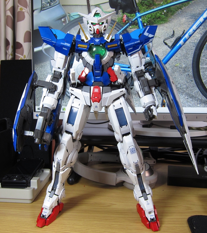 価格.com - 『全身-正面から』BANDAI PG 1/60 ガンダムエクシア しんい