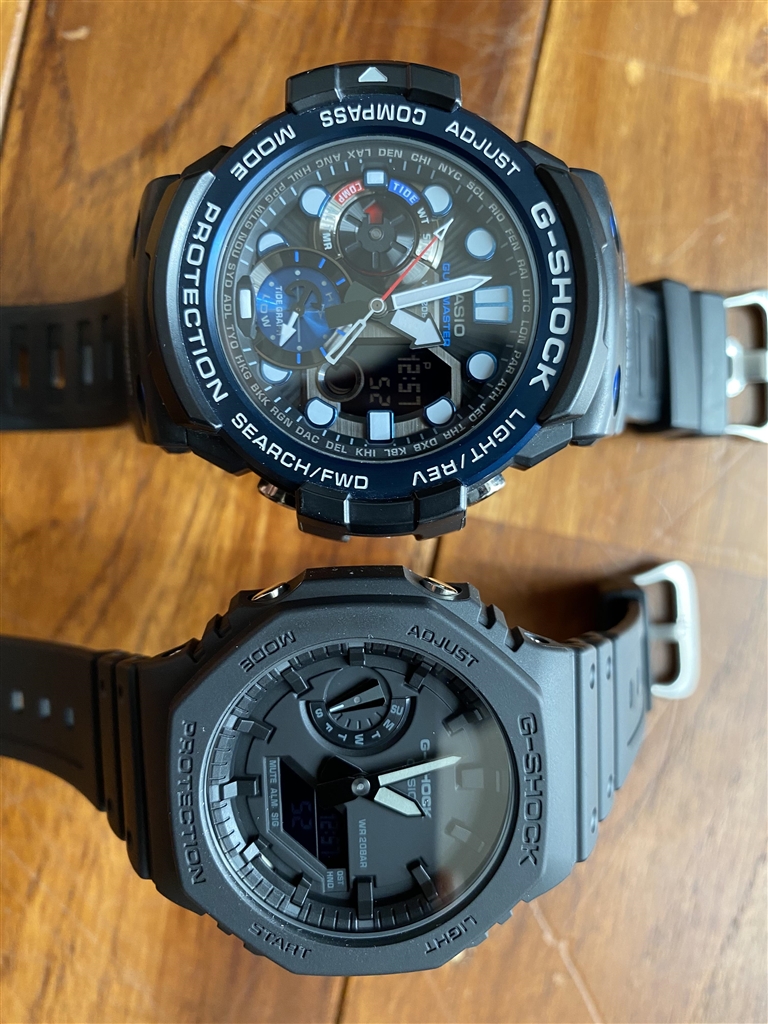 価格 Com Gn 1000bとのケースの大きさ比較 思っていたよりも一回り小さくて驚きました カシオ G Shock デジタル アナログコンビネーションモデル Ga 2100 1a1jf Donattu Jpnさんのレビュー 評価投稿画像 写真 噂通りの素晴らしさ 黒一色の美しさ