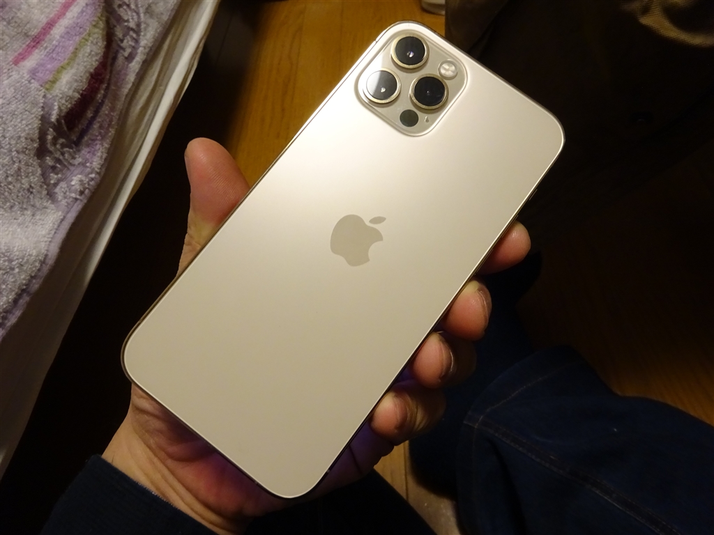 価格.com - 『裏面。iPhone文字が省略されている。』Apple iPhone 12 Pro 256GB SIMフリー [ゴールド