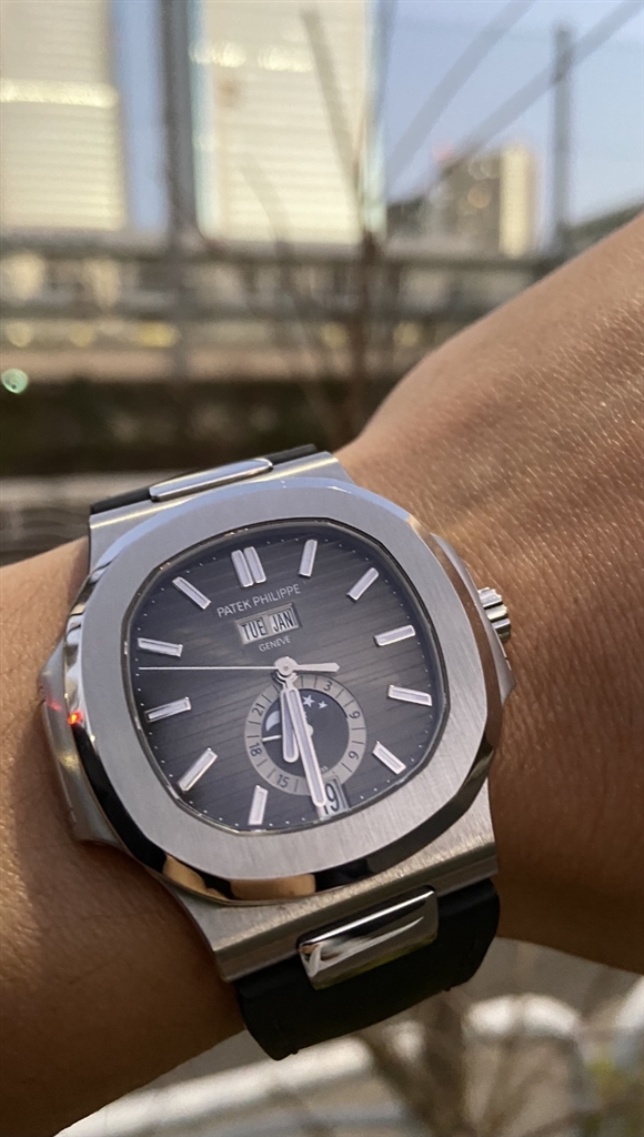 パテック・フィリップ　ノーチラス　アニュアルカレンダー 中古)PATEK PHILIPPEパテック・フィリップ ノーチラス