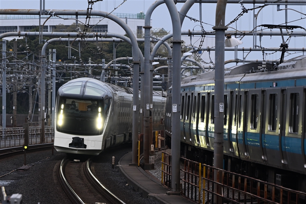 波と赤い太陽の日本画 木製フレーム付き 素敵な風景に出会いたい、秋・四季の富士山 ～前編～ | TAMRON