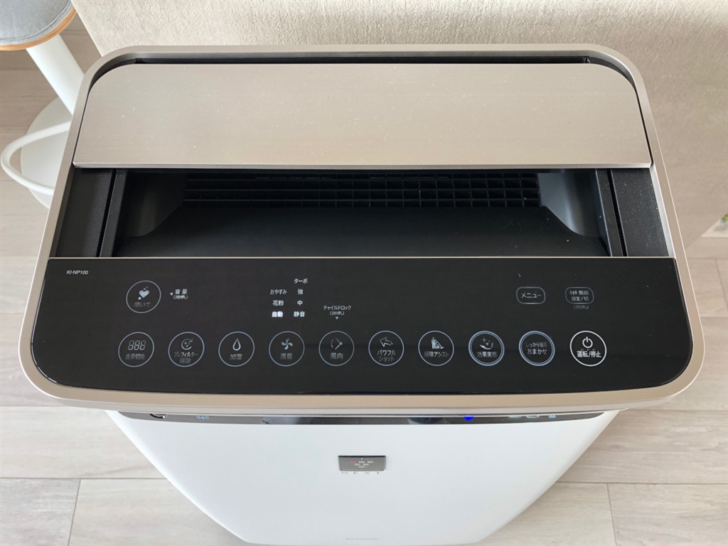 価格.com - 『本体操作部。普段は必要最小限に消灯してデザイン的にも