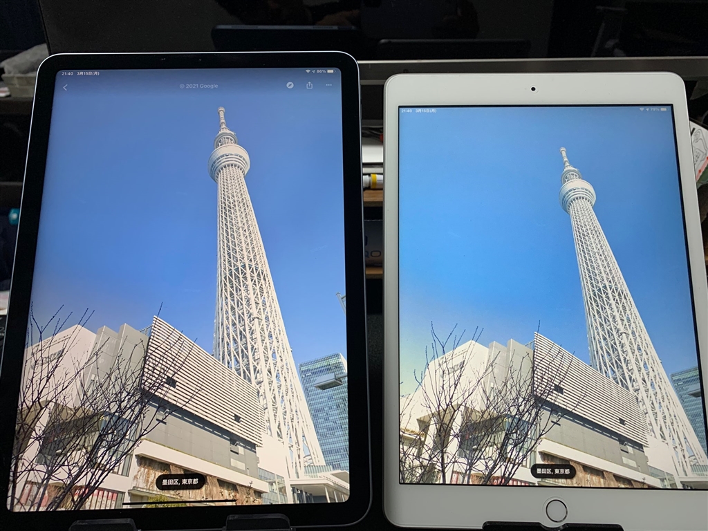 価格.com - 『左が第4世代Airで右が第7世代ipad無印。』Apple iPad Air 10.9インチ 第4世代 Wi-Fi 64GB  2020年秋モデル MYFQ2J/A [スカイブルー] まぐたろうさんのレビュー・評価投稿画像・写真「併せて第2世代 のペンも買いたい。オススメ。」[575872]