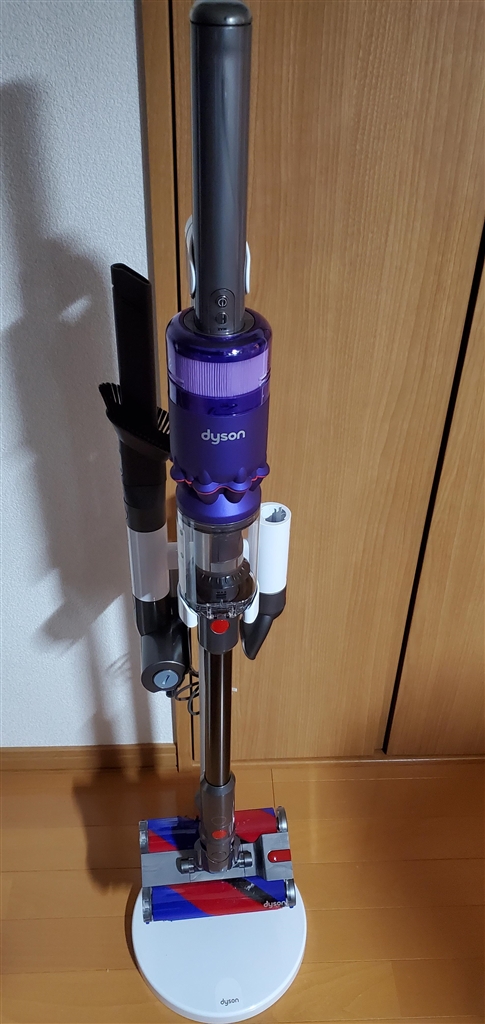 価格.com - 『ダイソンらしい雰囲気』ダイソン Dyson Omni-glide Complete SV19 OF  zhuli516さんのレビュー・評価投稿画像・写真「家具の脚回りや隅を簡単にきれいに掃除したい人に応える掃除機」[578048]