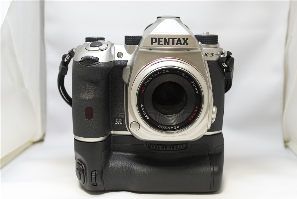 価格.com - 『バッテリーグリップは普通の黒でも悪くないと思います。』ペンタックス PENTAX K-3 Mark III ボディ