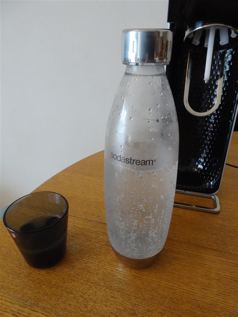 ソーダストリーム　SodaStream ソースパワー炭酸水メーカー ブラック ソーダストリーム Source Power スターターキット SSM1060