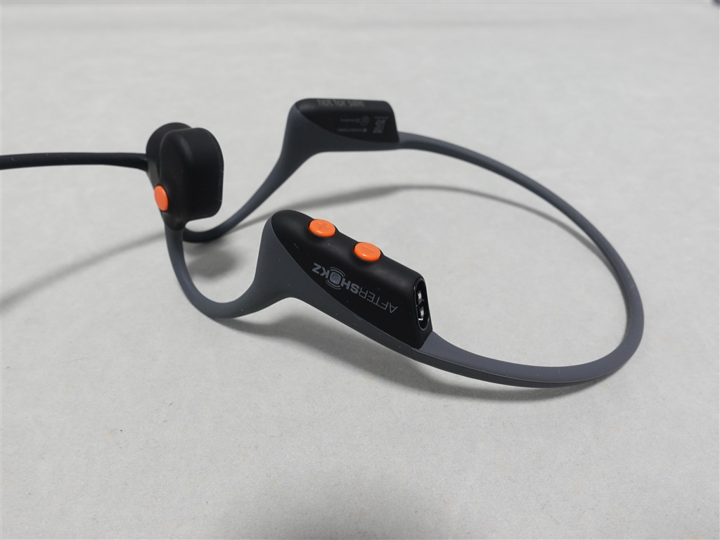 価格.com - 『ボタンはオレンジ色で視認性・操作性の向上に寄与』Shokz