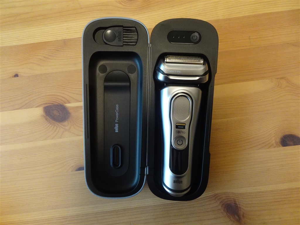 価格.com - 『トラベルケース。リチウムイオン電池を内蔵するだけに