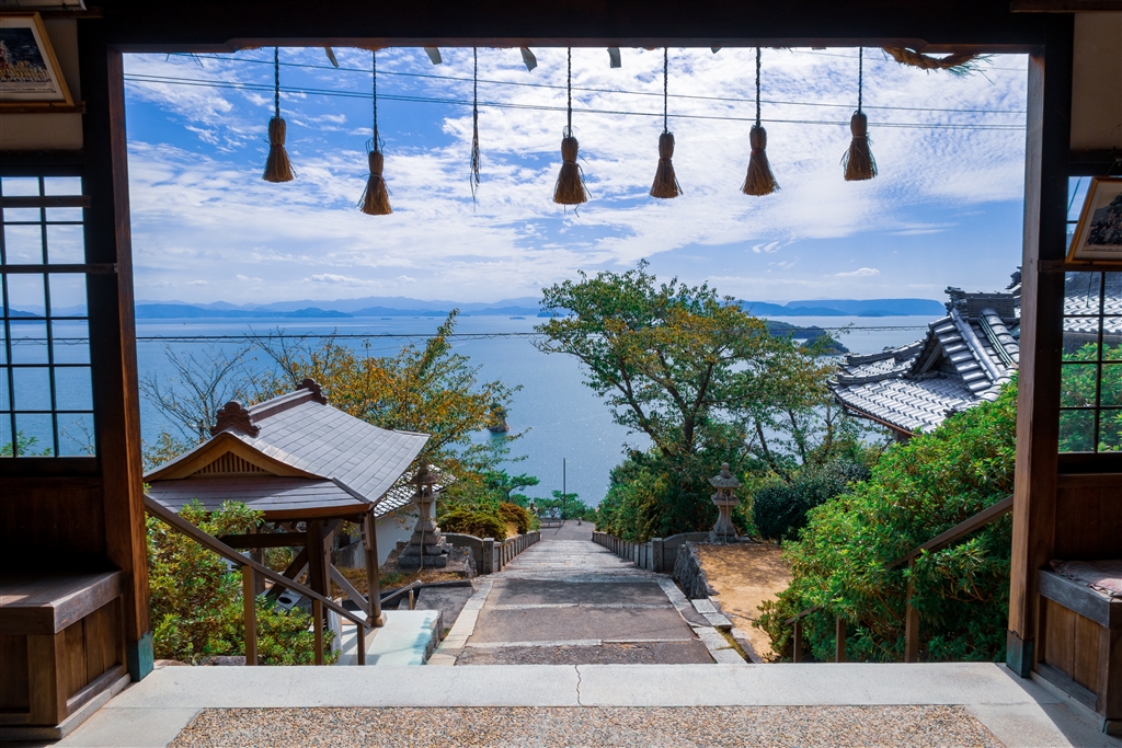 価格.com - 『コントラストの大きい作例。左上の額縁の辺り、暗いです