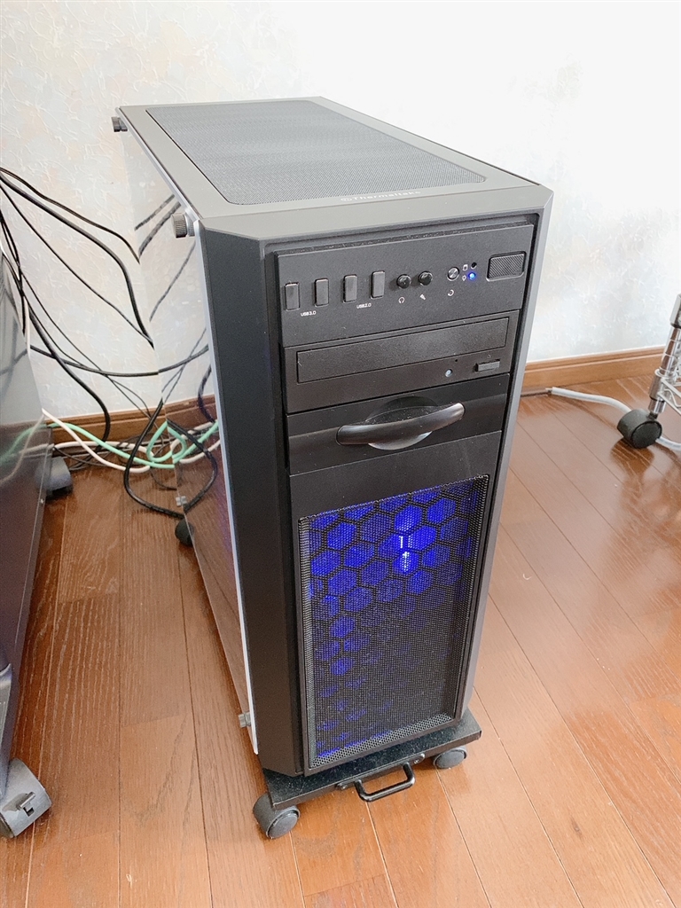 価格.com - 『DVDドライブと小物入れをつけました。』Thermaltake