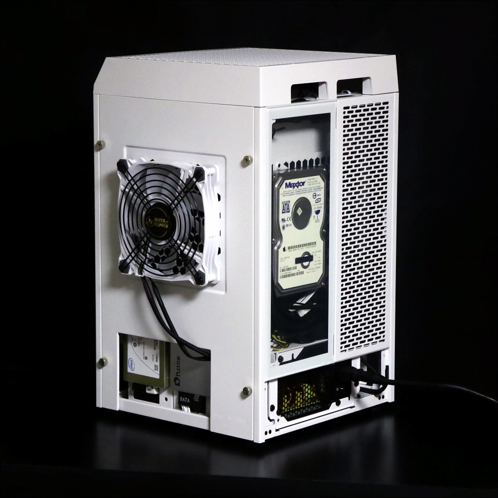 価格.com - 『3.5 HDDとファンの共存』Thermaltake The Tower 100 Snow