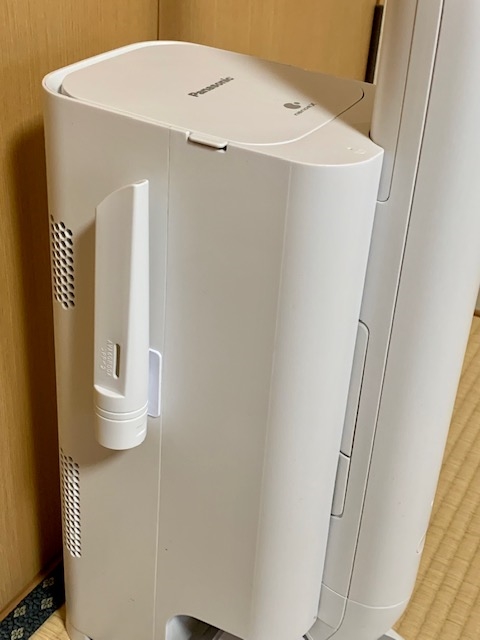 価格.com - 『すき間用ノズル保管場所』パナソニック パワーコードレス