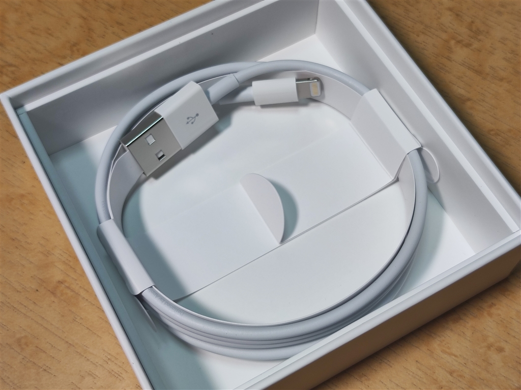 価格.com - 『Lightning－USB Type Aケーブルが付属』Apple AirPods 