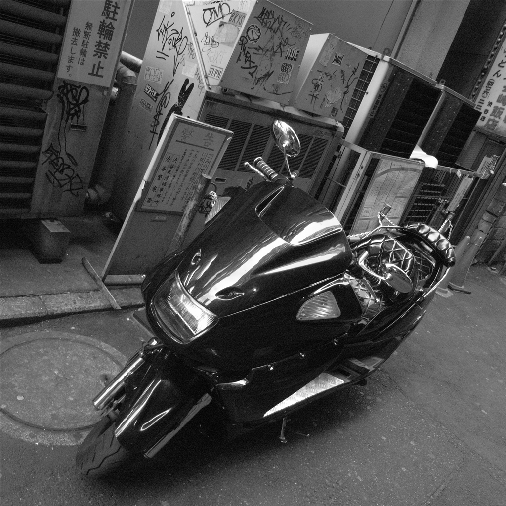 価格.com - 『スクエアでモノクロ撮影も街スナップでは良い雰囲気