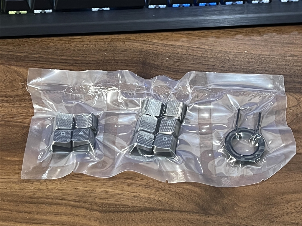 価格.com - 『ザラザラとしたキートップの交換キーも用意