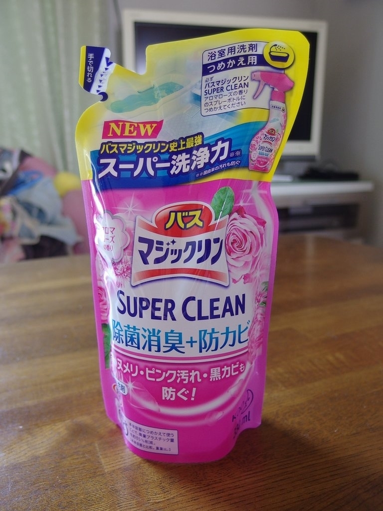 価格.com - 花王 バスマジックリン 泡立ちスプレー SUPER CLEAN アロマローズの香り つめかえ用 330ml  あずたろうさんのレビュー・評価投稿画像・写真「結構ゴシゴシしないと落ちないです」[620468]