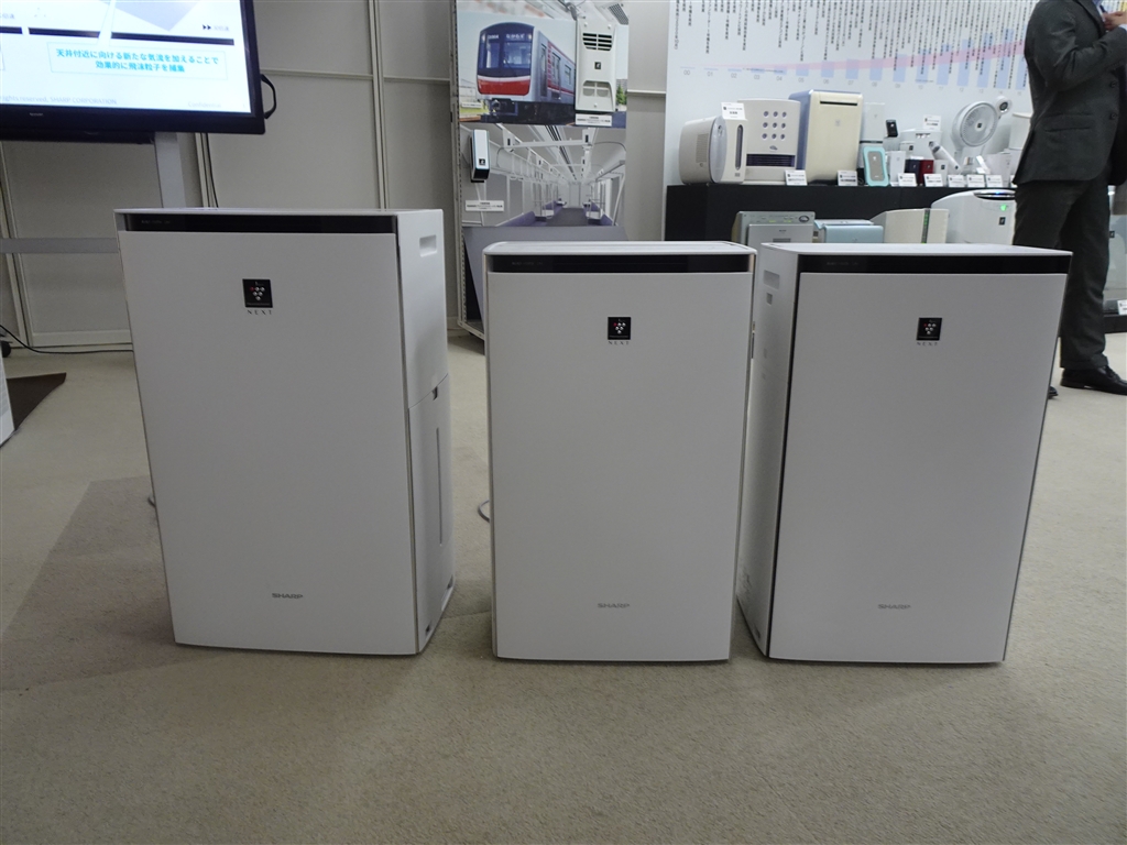 価格.com - 『サイズ感の違い。左からPX-100、PX-75、PX-70』シャープ