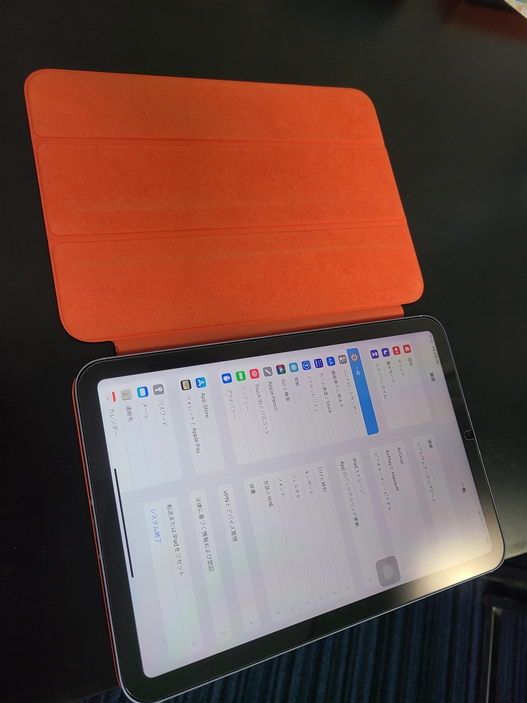 価格.com - 『内側』Apple iPad mini(第6世代)用 Smart Folio MM6J3FE/A [エレクトリックオレンジ