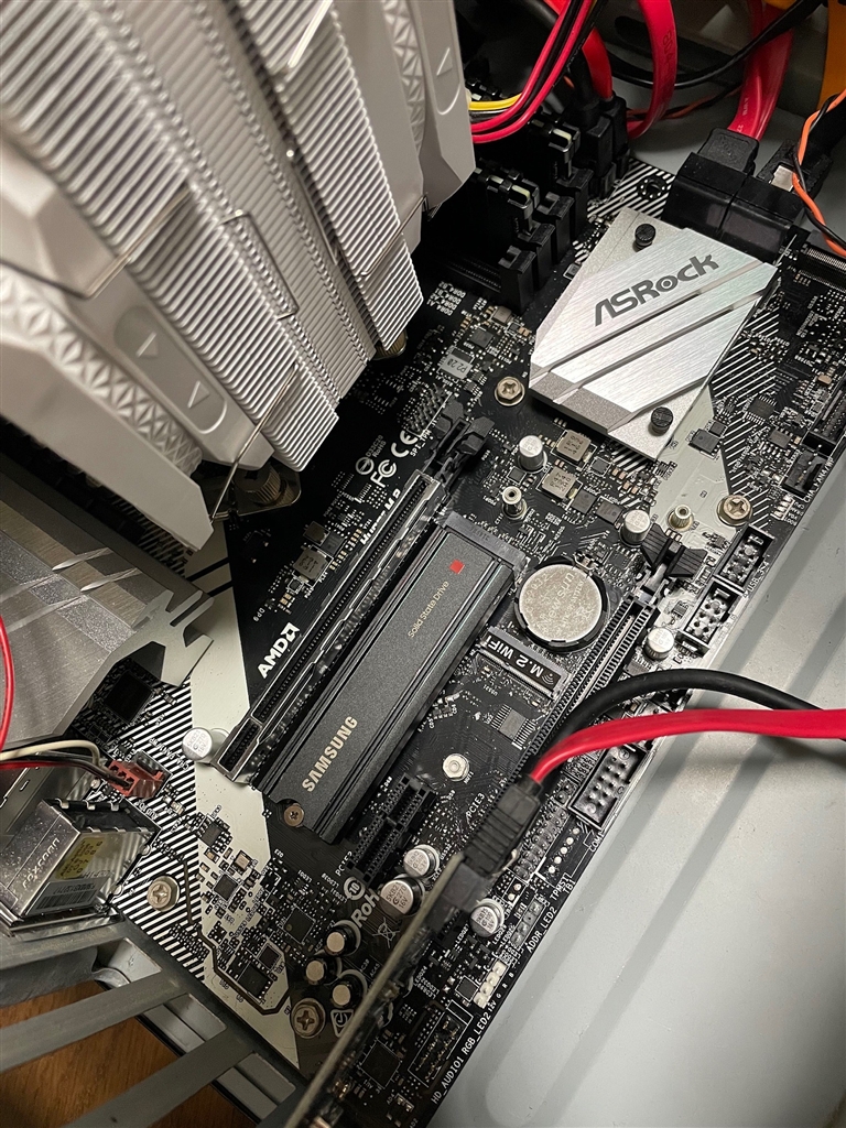 価格.com - 『ただM2 SSDの装着位置に問題が。PCI-E x16のすぐ下のため