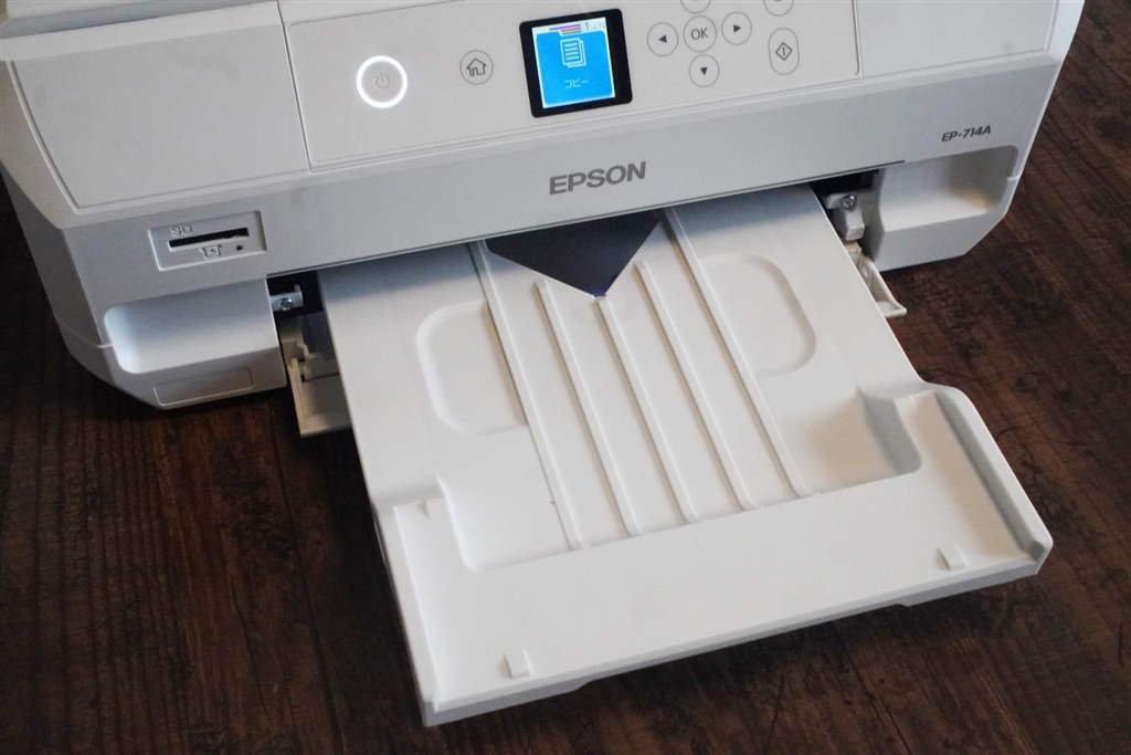 価格.com - 『排紙トレイは手動で引っ張り出すスタイル』EPSON