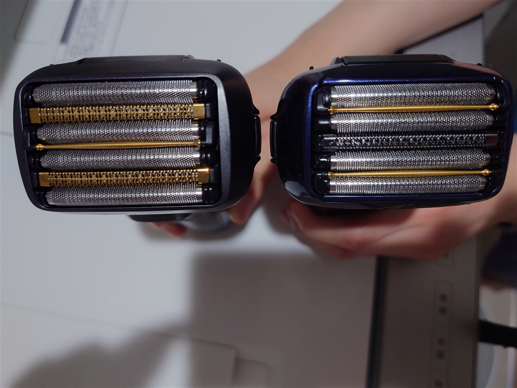 価格.com - 『新旧比較。左が新型6枚刃。右が旧型5枚刃