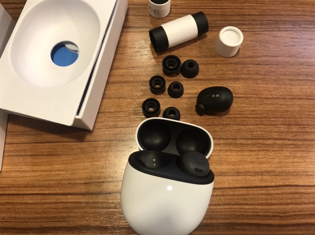 価格.com - 『中身はシンプル。イヤーチップは3サイズです。』Google