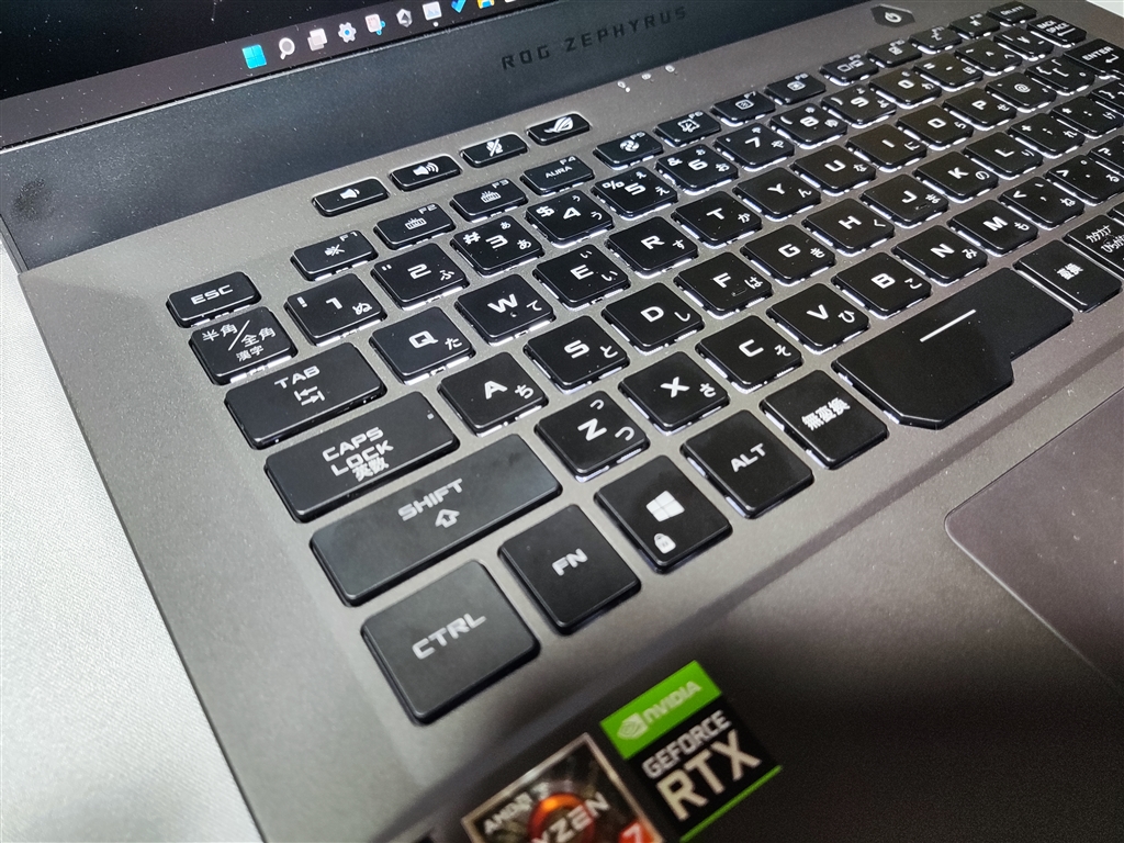 価格.com - 『バックライトキーボードの様子』ASUS ROG Zephyrus